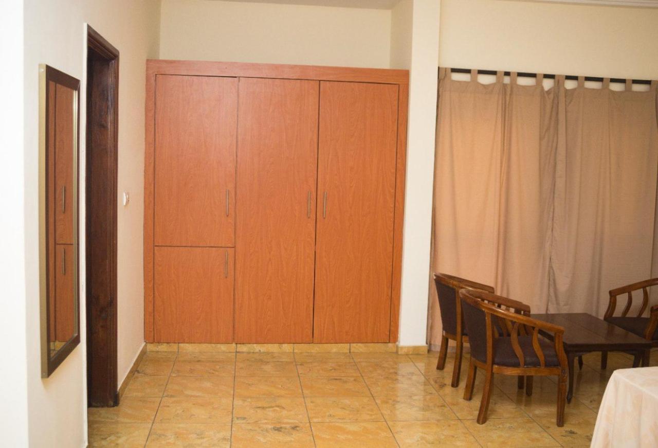 Hôtel Marbella Lomé Buitenkant foto