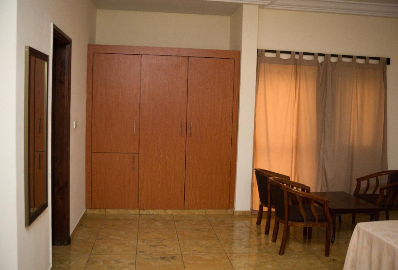 Hôtel Marbella Lomé Buitenkant foto